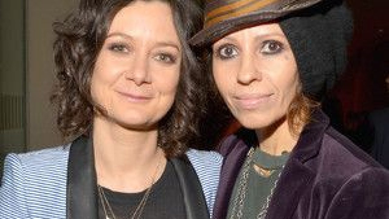 Boda De La Actriz Sara Gilbert Y La Musica Linda Perry Dosmanzanas La Web De Noticias Lgtb