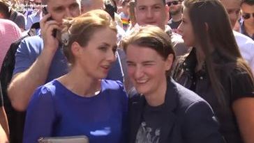 La primera ministra serbia, Ana Brnabić, acude a la 